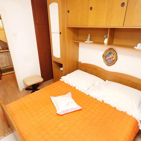 Apartments By The Sea Pucisca, Brac - 770 Номер фото